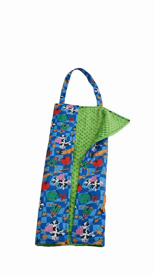 Bag to Mat being unfolded, green fleece showing