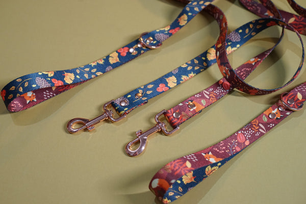 Unbe-leaf-able double-ended dog lead with two clips in an autumn leaf print